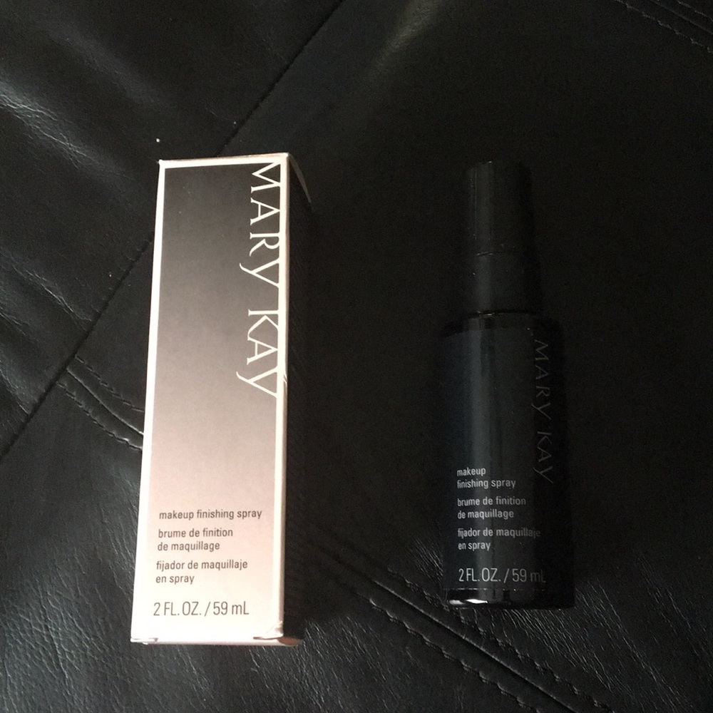 Makeup finishing spray